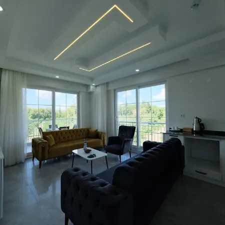 The & Airport 10 Km *