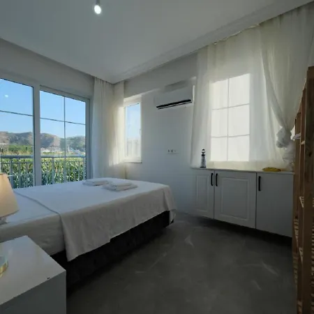 The & Airport 10 Km Hotel *