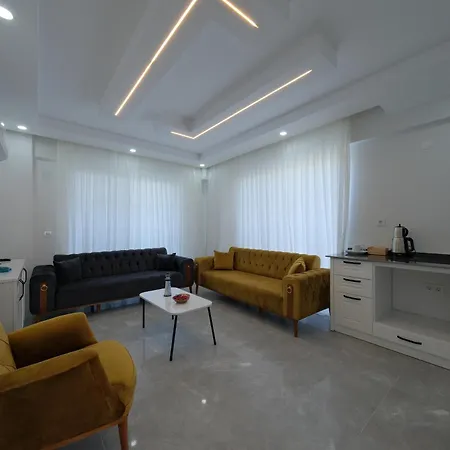 Hotel The & Airport 10 Km *