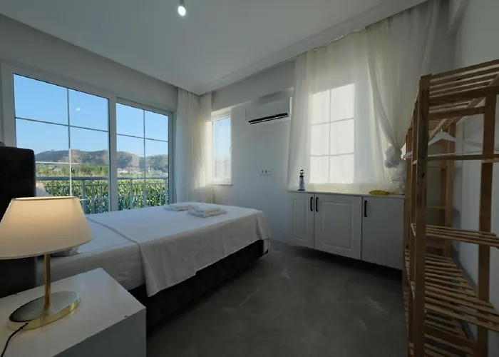 The & Airport 10 Km Hotel 5*