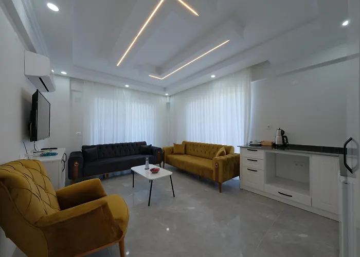 Hotel The & Airport 10 Km 5*